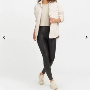 Spanx Faux Leather leggings. Size M.